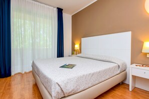 Down duvets, in-room safe, desk, blackout curtains