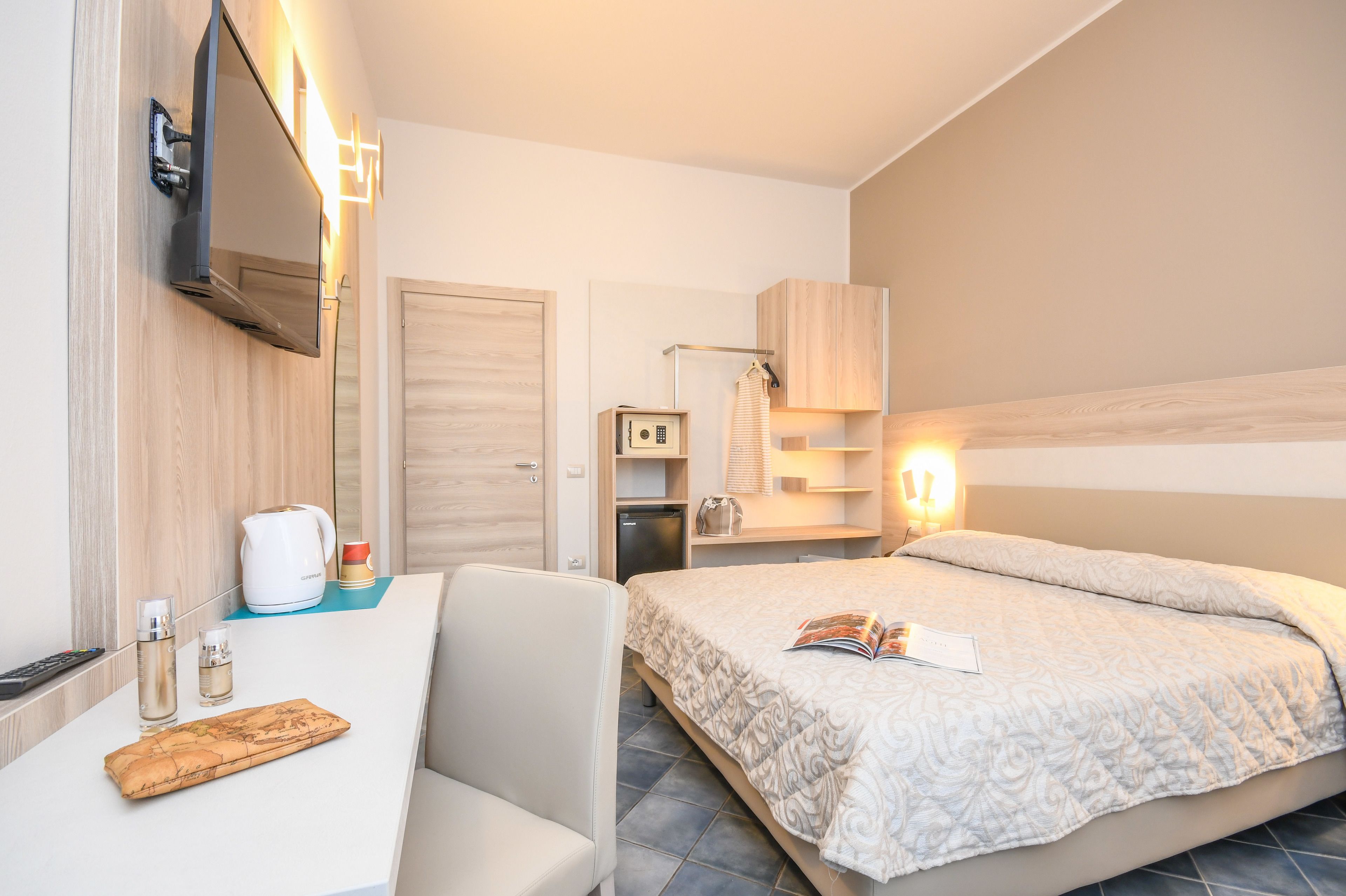 triple room | down duvets, in-room safe, desk, blackout curtains