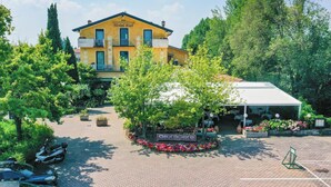 Unclassified image, 4 of 57, button - Hotel Riel (Sirmione)