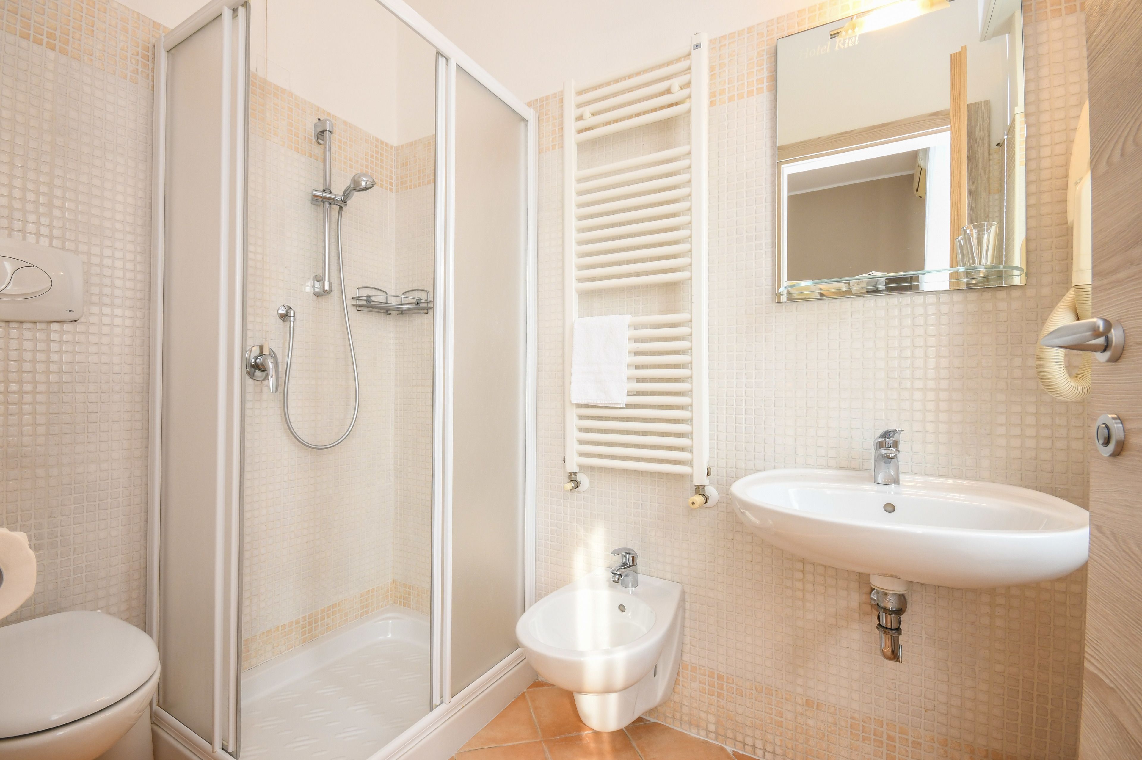 shower, rainfall showerhead, free toiletries, hair dryer