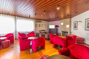 Bar (on property) - Hotel Eurosol Seia Camelo (Seia)