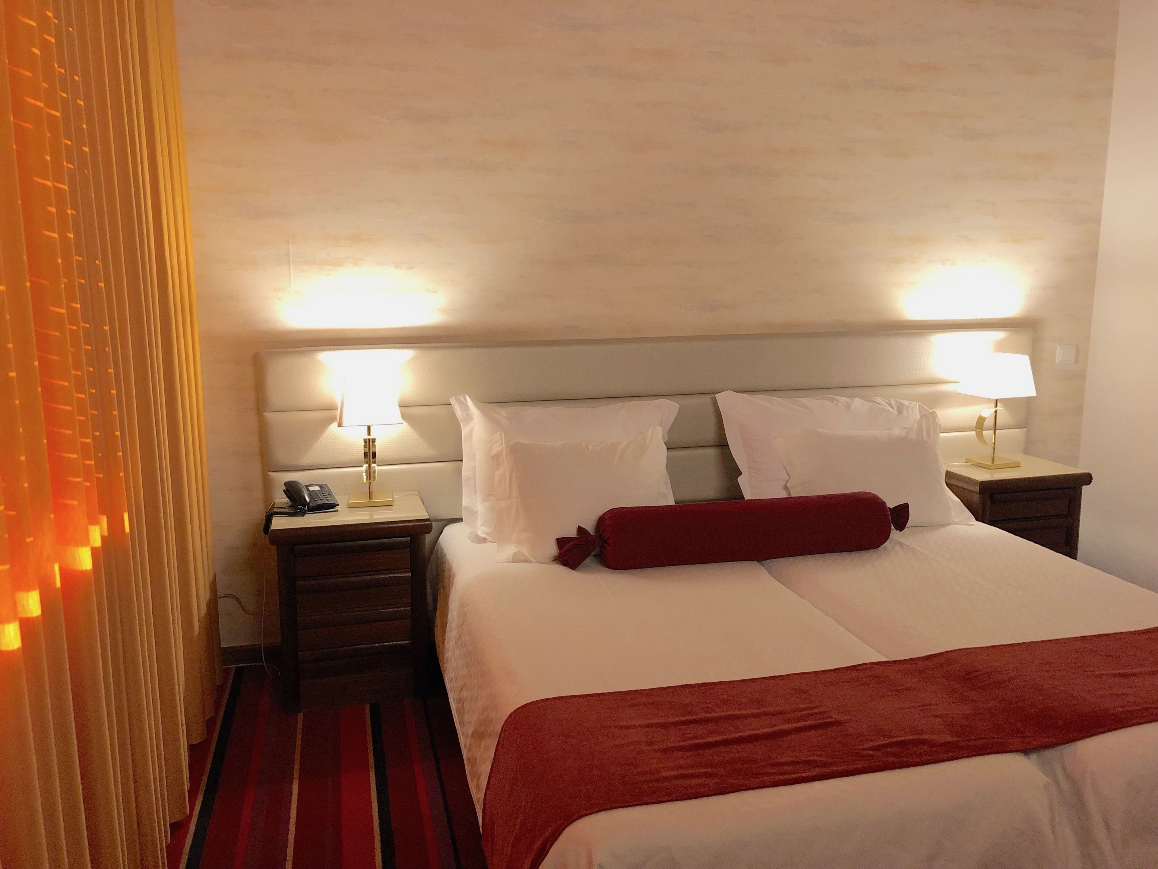 1 bedroom, desk, laptop workspace, soundproofing