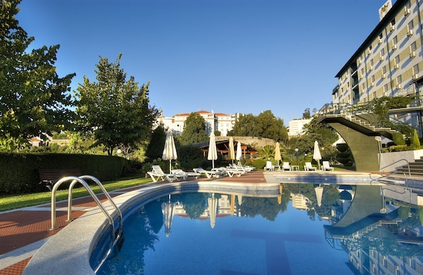 Seasonal outdoor pool, open 10:00 AM to 7:00 PM, pool loungers