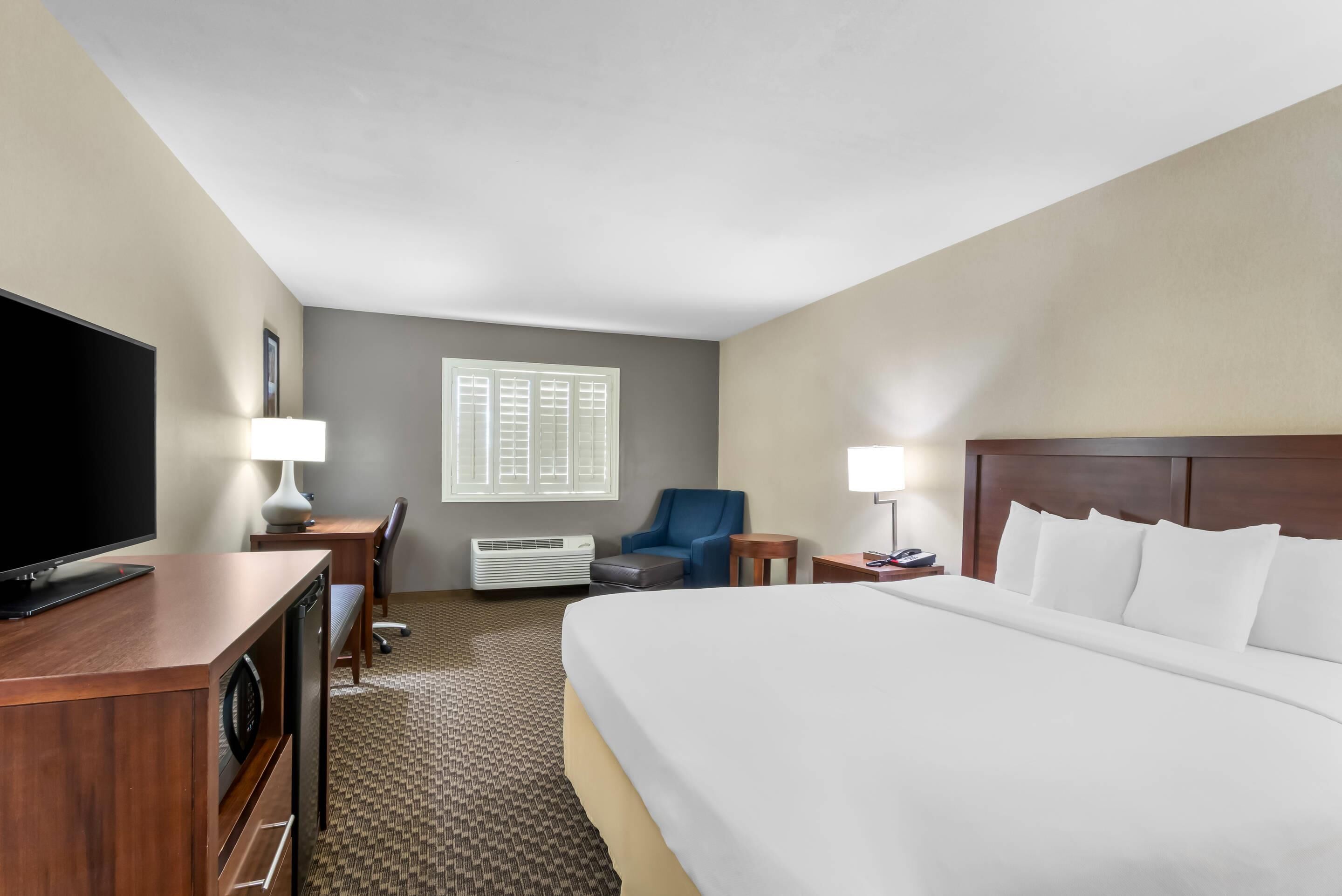 Pillow-top beds, desk, iron/ironing board, free cots/infant beds