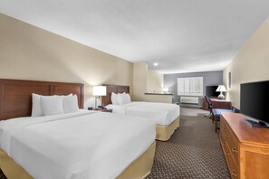 Habitación estándar, 2 camas Queen size, para no fumadores | Camas con pillow-top, escritorio y tabla de planchar con plancha