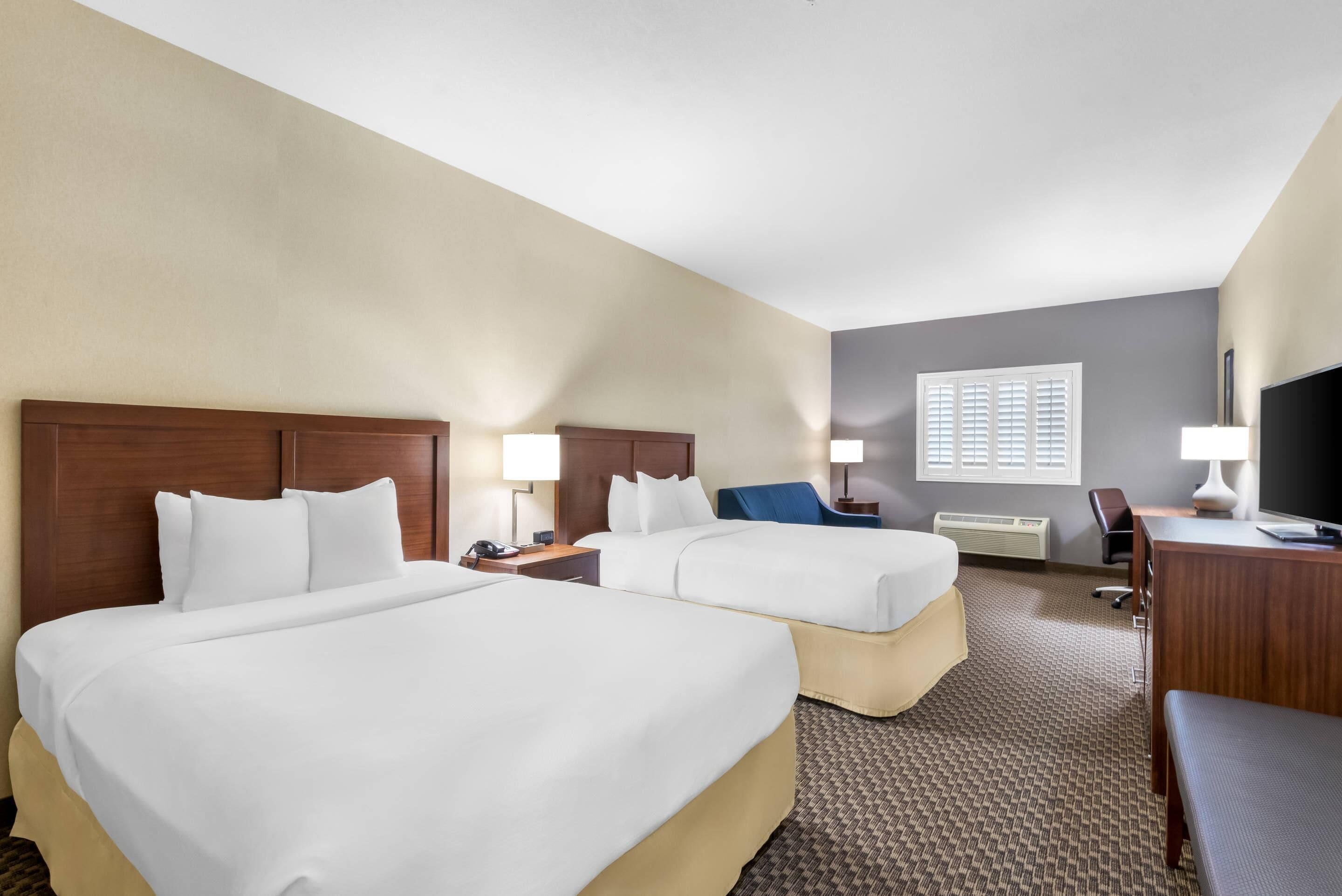 Pillow-top beds, desk, iron/ironing board, free cots/infant beds