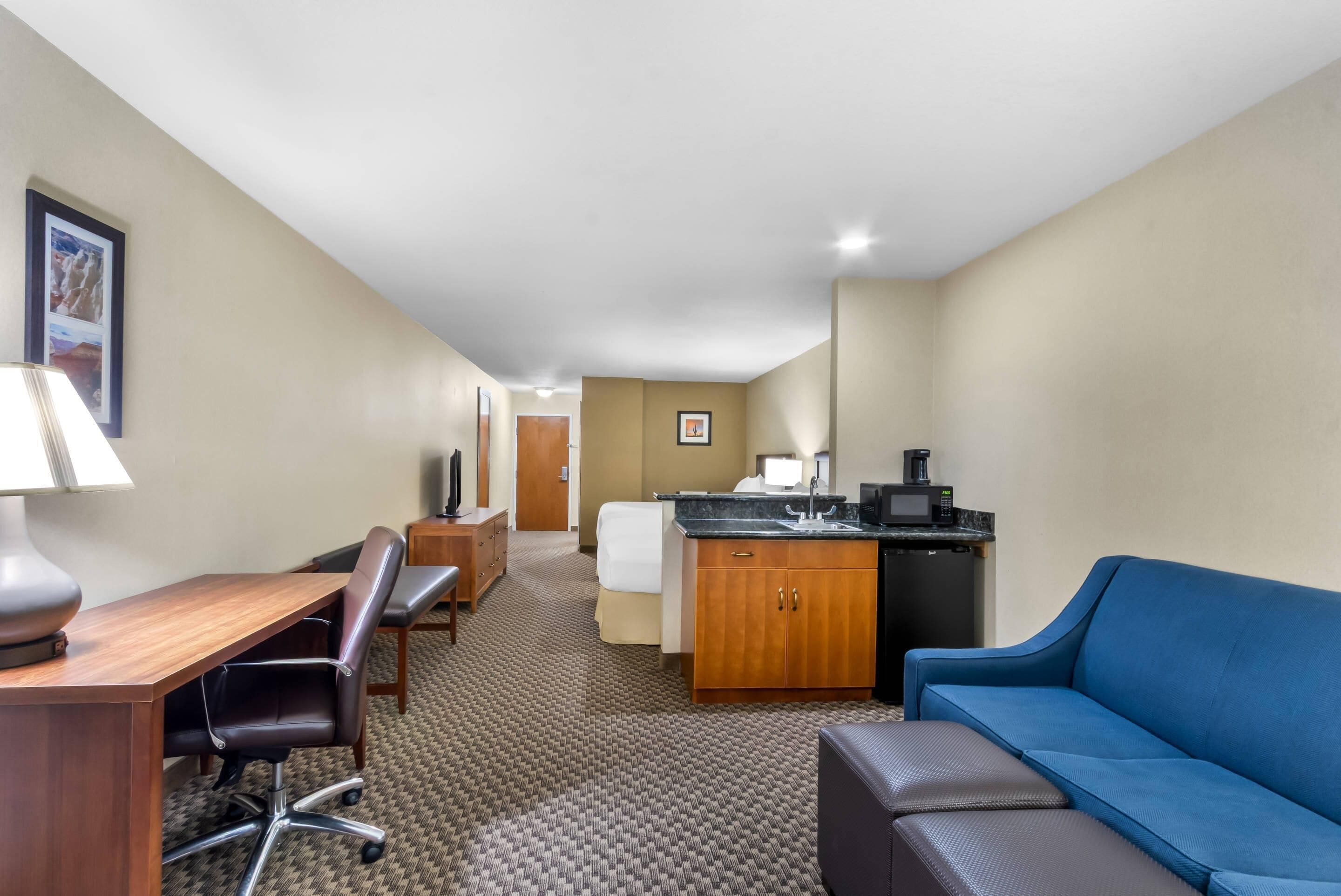 Pillow-top beds, desk, iron/ironing board, free cots/infant beds