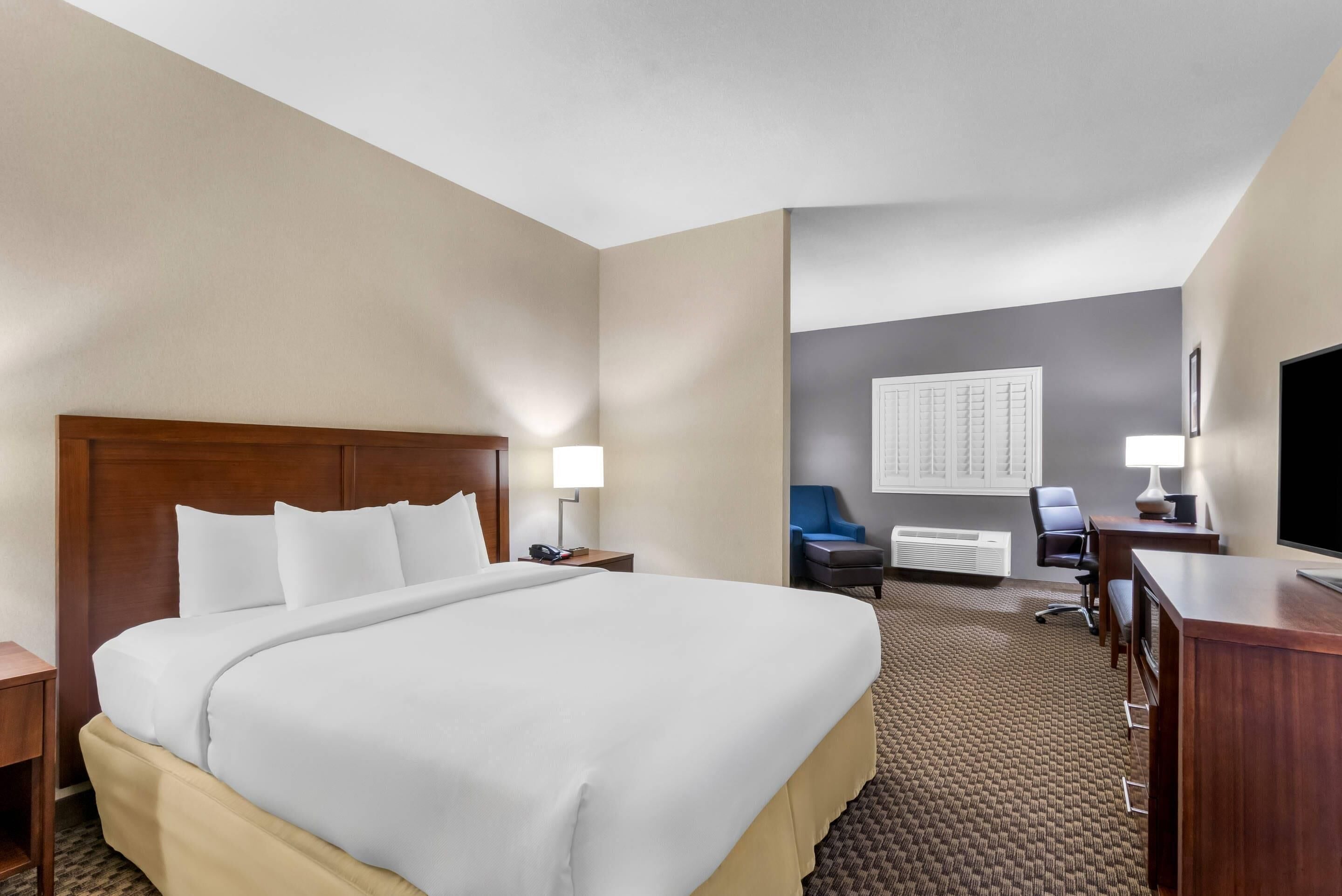 Pillow-top beds, desk, iron/ironing board, free cots/infant beds