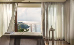 Couples treatment rooms, body treatments, body wraps, body scrubs