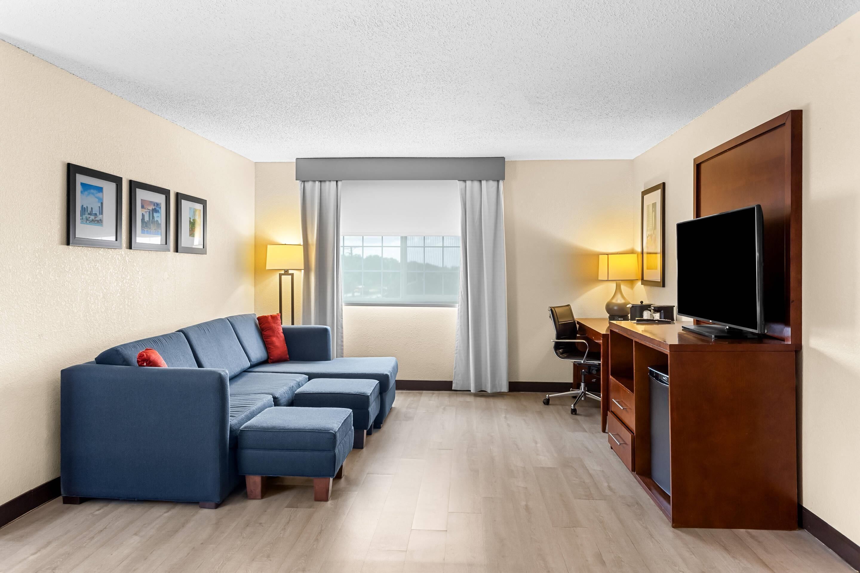 Suite, Jetted Tub | Pillow-top beds, desk, laptop workspace, blackout curtains