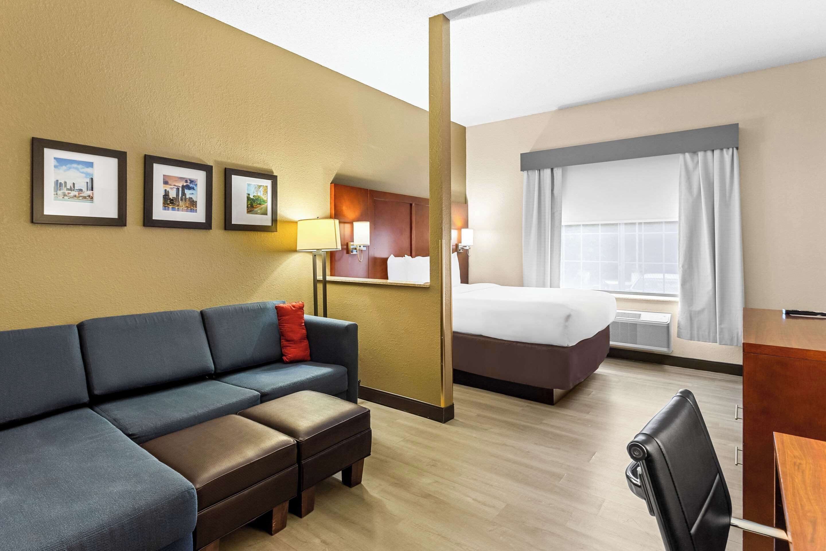 suite, accessible | pillow-top beds, desk, laptop workspace, blackout curtains