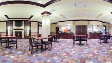 Free continental breakfast on weekdays