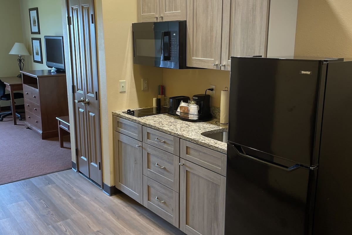 room, 1 king bed, non smoking (efficiency) | private kitchen | fridge, microwave, coffee/tea maker