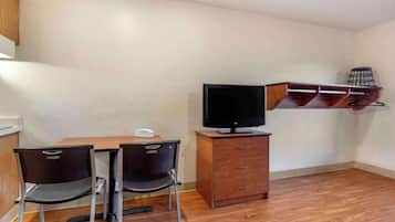 Room, 2 Double Beds, Non Smoking, Kitchen | Desk, laptop workspace, iron/ironing board, free WiFi