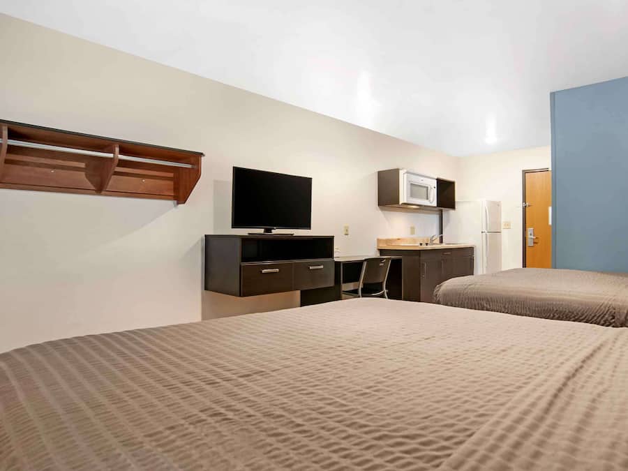 Desk, laptop workspace, iron/ironing board, free WiFi