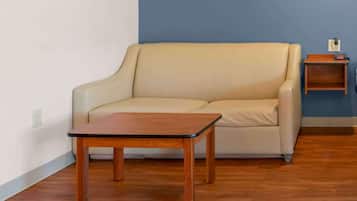Deluxe Studio, Non Smoking, Refrigerator & Microwave | Desk, laptop workspace, iron/ironing board, free WiFi