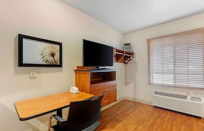 Escriptori i espai de treball apte per a portàtils 