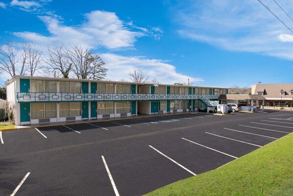 Exterior - Econo Lodge Clemson - University Area (Clemson)