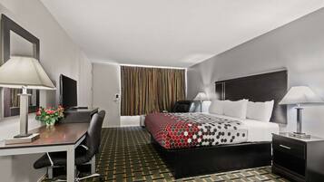 Standard Room, 1 King Bed, Smoking | In-room safe, free WiFi, bed sheets