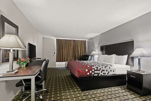 Standard Room, 1 King Bed, Smoking | In-room safe, free WiFi, bed sheets