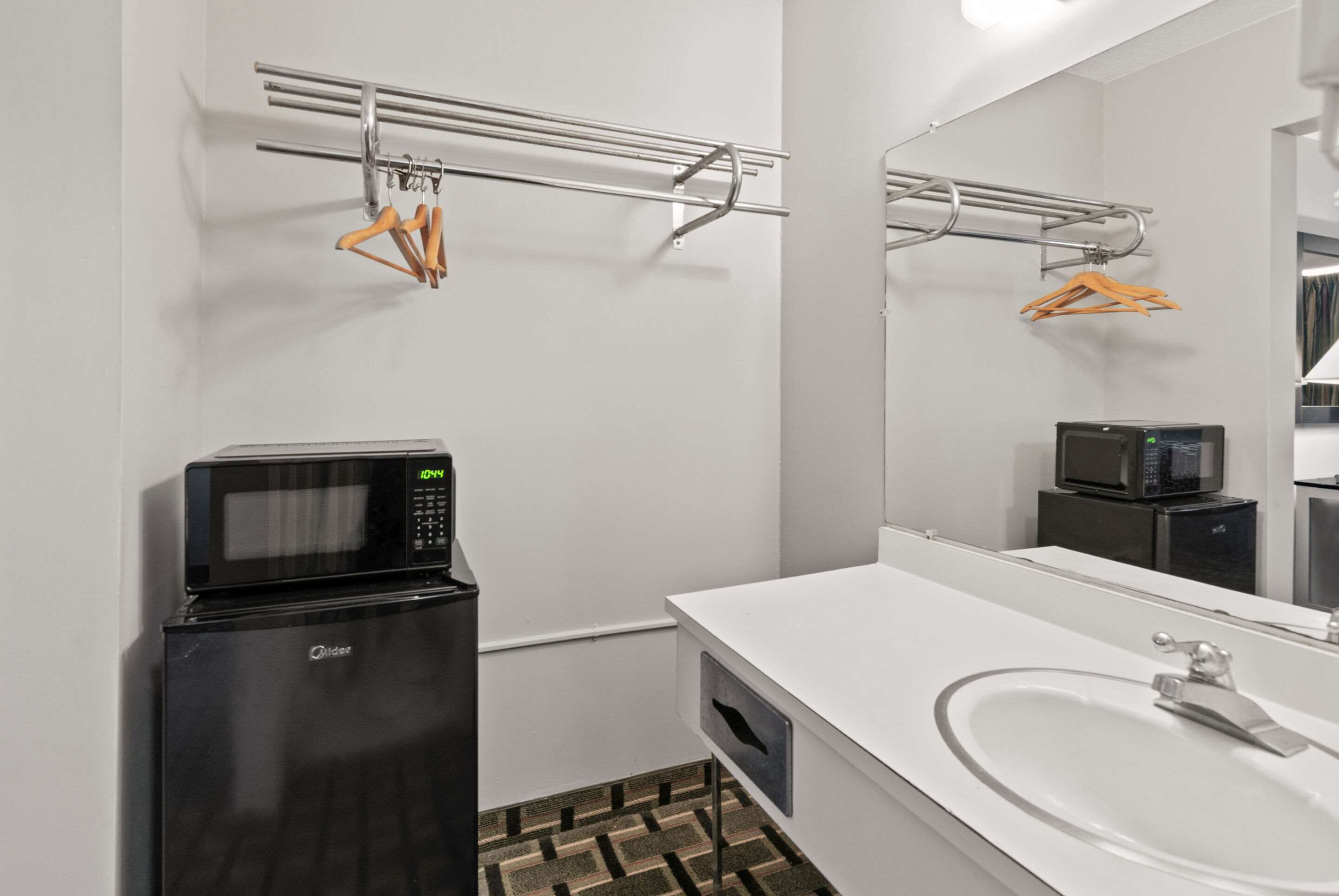 Standardrum - 1 kingsize-säng - icke-rökare | Värdeförvaringsskåp på rummet, gratis wi-fi och sängkläder