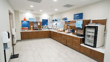 Café da manhã com buffet grátis todos os dias
