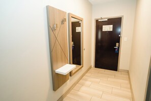 Desk, iron/ironing board, free cribs/infant beds, free WiFi - Holiday Inn Express Hotel & Suites Kodak East - Sevierville by IHG (Kodak)