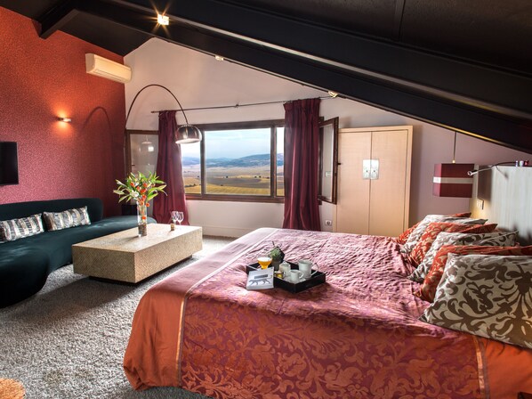 13 bedrooms, down duvets, in-room safe, individually decorated