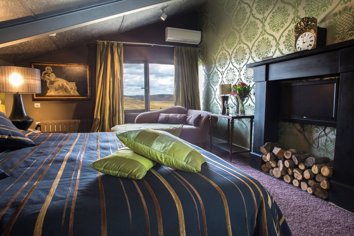 13 bedrooms, down duvets, in-room safe, blackout curtains