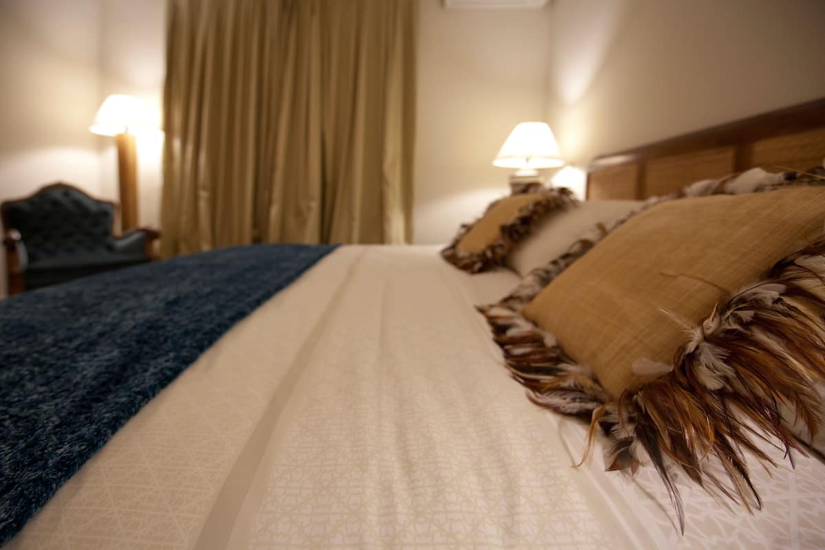 13 chambres, couette en duvet d'oie, coffres-forts dans les chambres