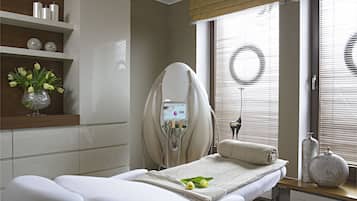 Couples treatment room(s), sauna, steam room, body treatments