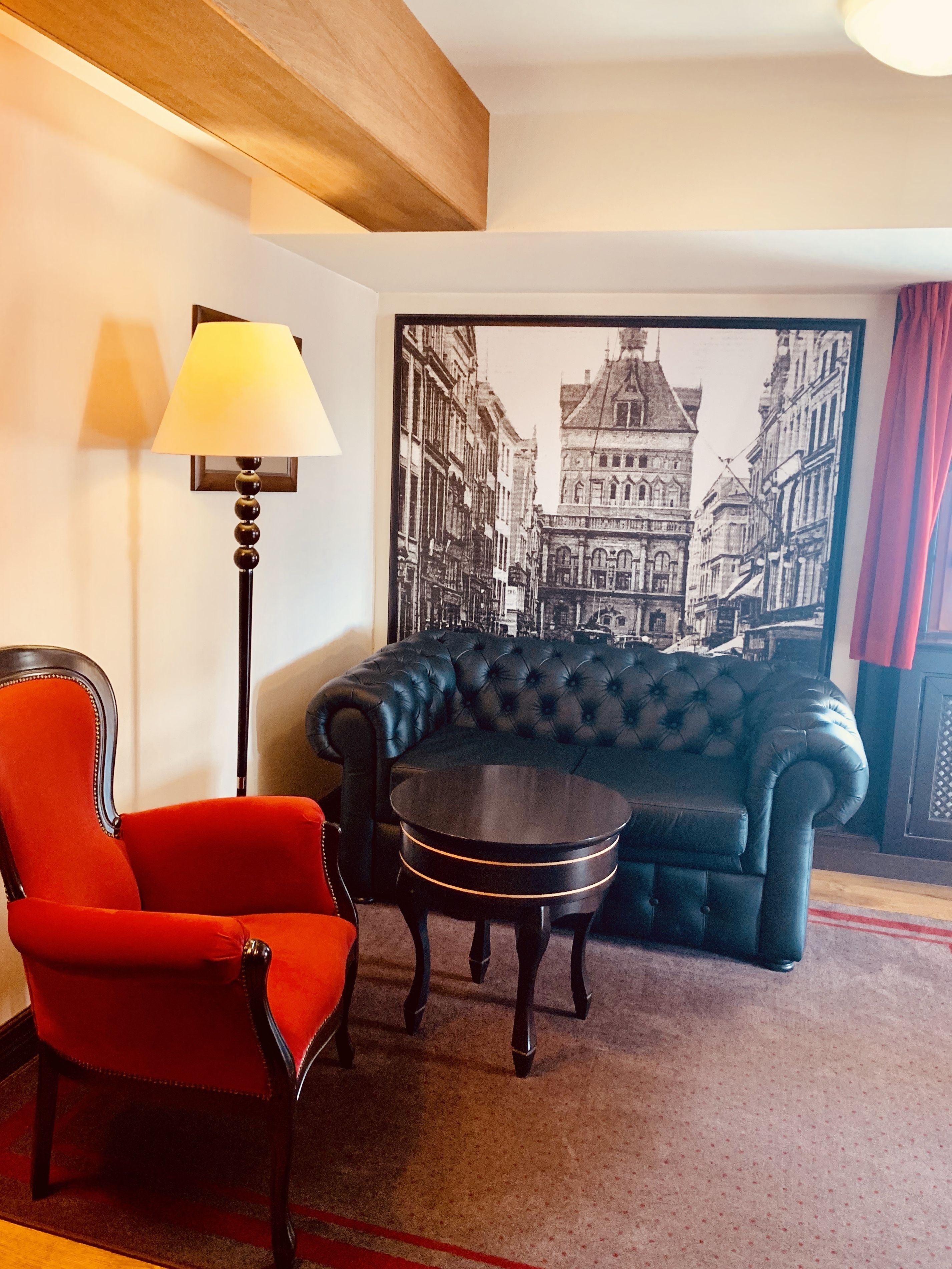 premium room (  5* ) | living area | flat-screen tv