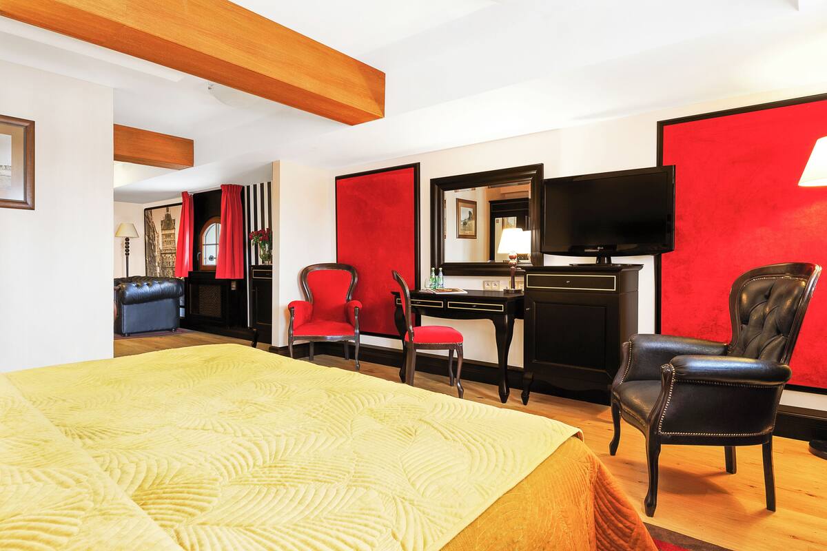 Premium Room (  5* ) | Premium bedding, minibar, in-room safe, desk