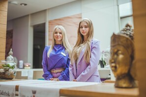 雙人療程室、三溫暖烤箱、蒸氣室、美體療程、芳療、熱石按摩