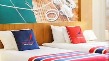 Camera Standard con letto matrimoniale o 2 letti singoli (4*) | Biancheria da letto di alta qualità, minibar, una cassaforte in camera