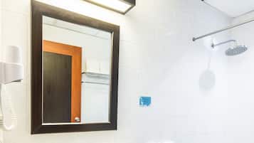 Vòi sen/bồn tắm kết hợp, đồ dùng nhà tắm miễn phí, máy sấy tóc