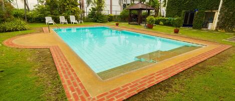 Kolam renang outdoor