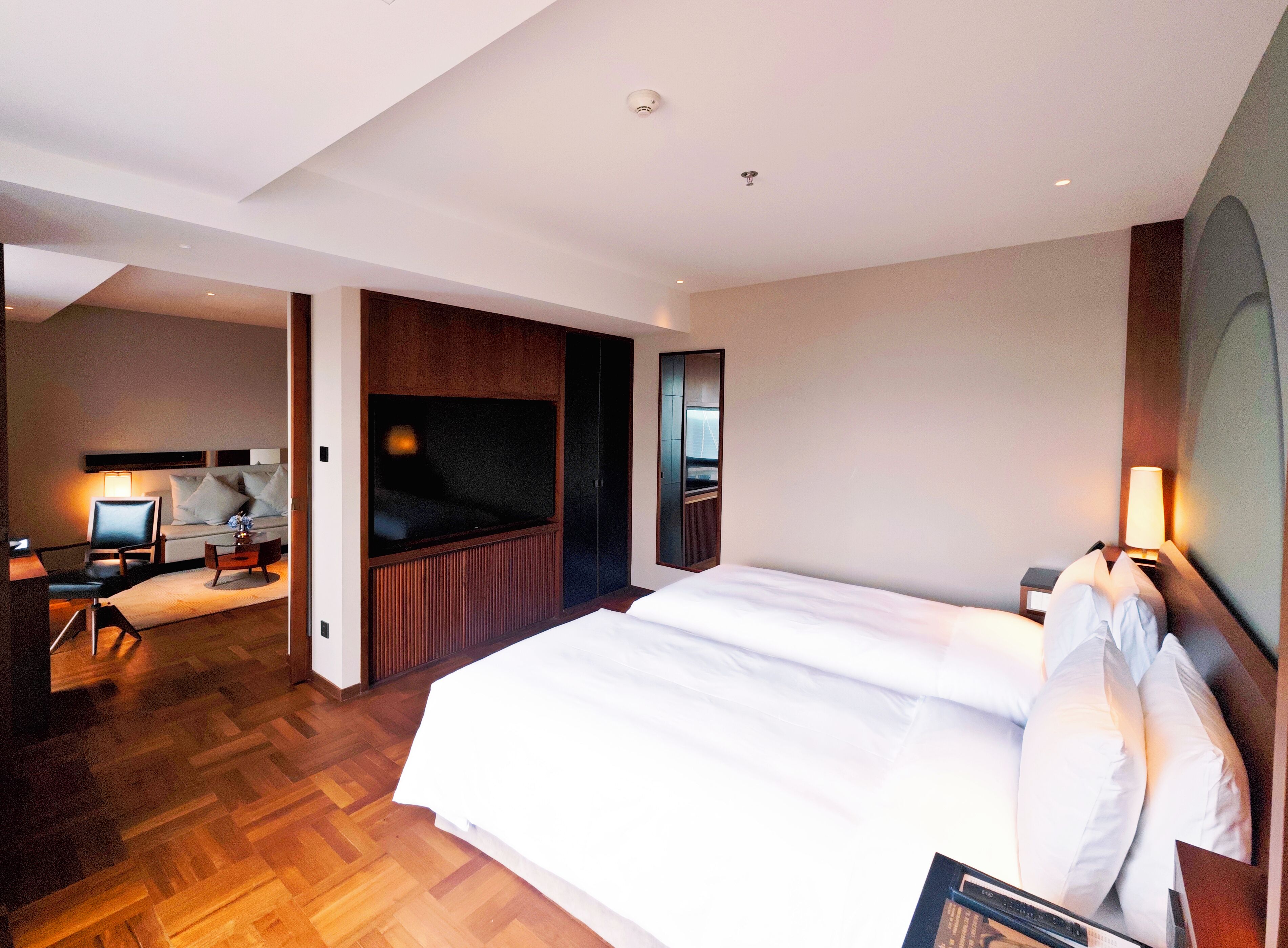 Shanghai Family Suite with City View | Egyptian cotton sheets, hypo-allergenic bedding, down comforters