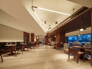 Frühstück, Mittagessen, Abendessen, italienische Küche 