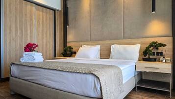 Artículos del minibar gratis y caja de seguridad en la habitación