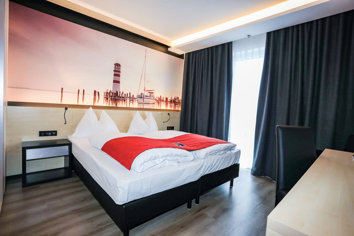 Hypo-allergenic bedding, in-room safe, desk, laptop workspace