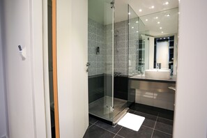 Perun Classic | Allergikerbettwaren, Zimmersafe, Schreibtisch