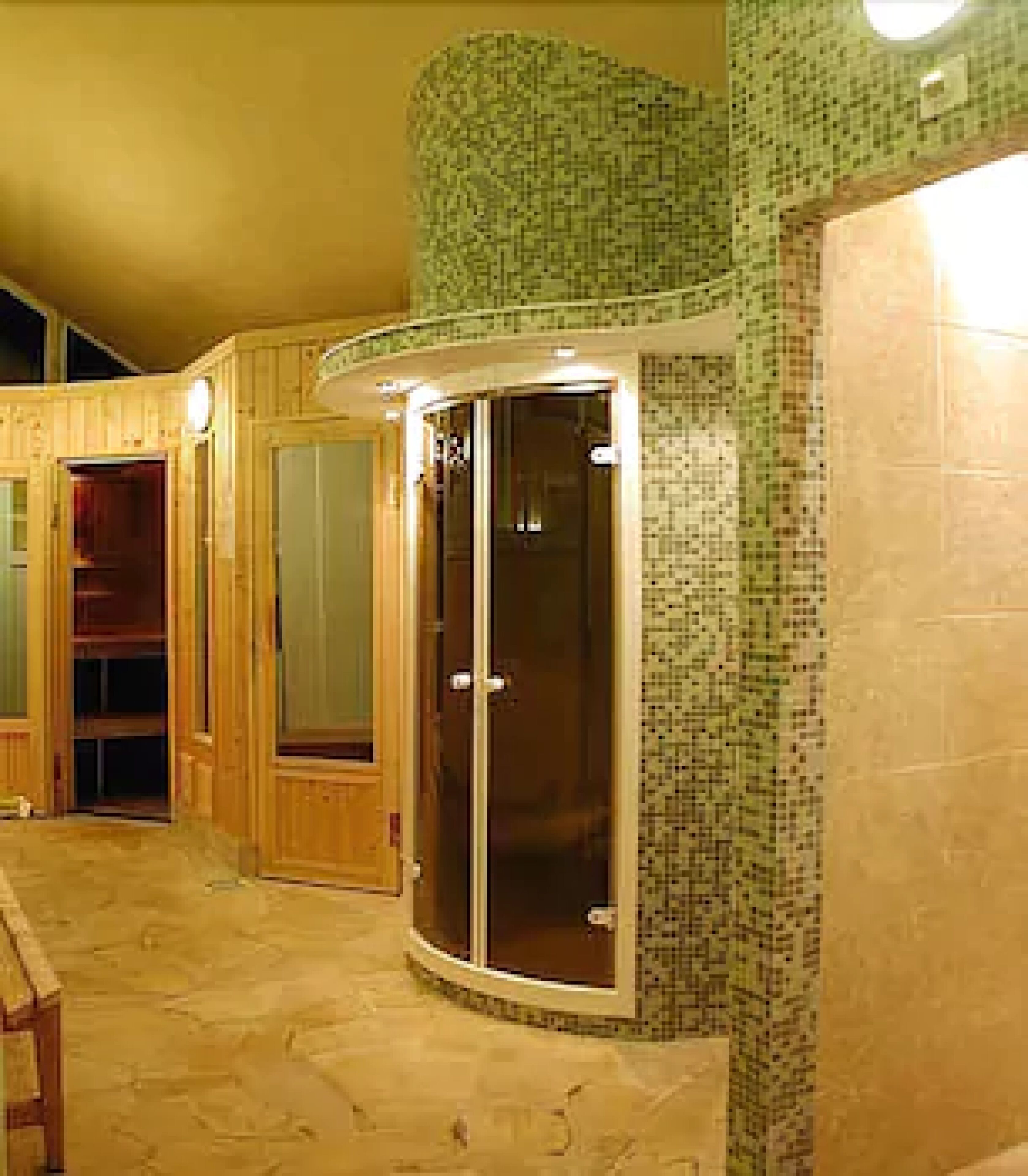sauna, hot tub, steam room, body treatments, aromatherapy