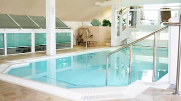 Indoor pool, pool loungers