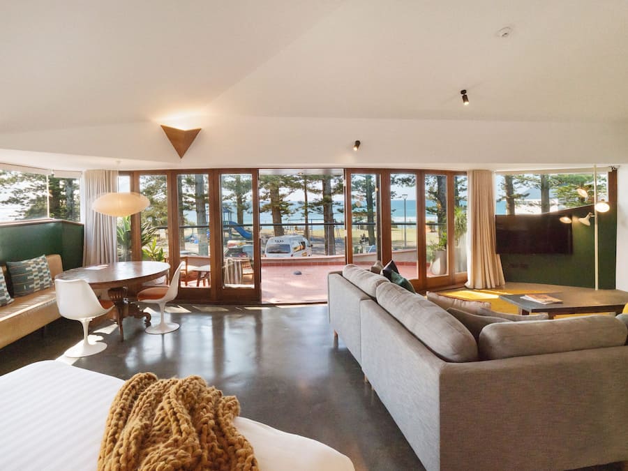 Minibar y caja de seguridad en la habitación