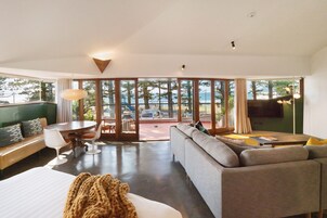 蜜月客房 (Beachfront) | 迷你吧、客房内保险箱、笔记本电脑工作区、熨斗/熨衣板