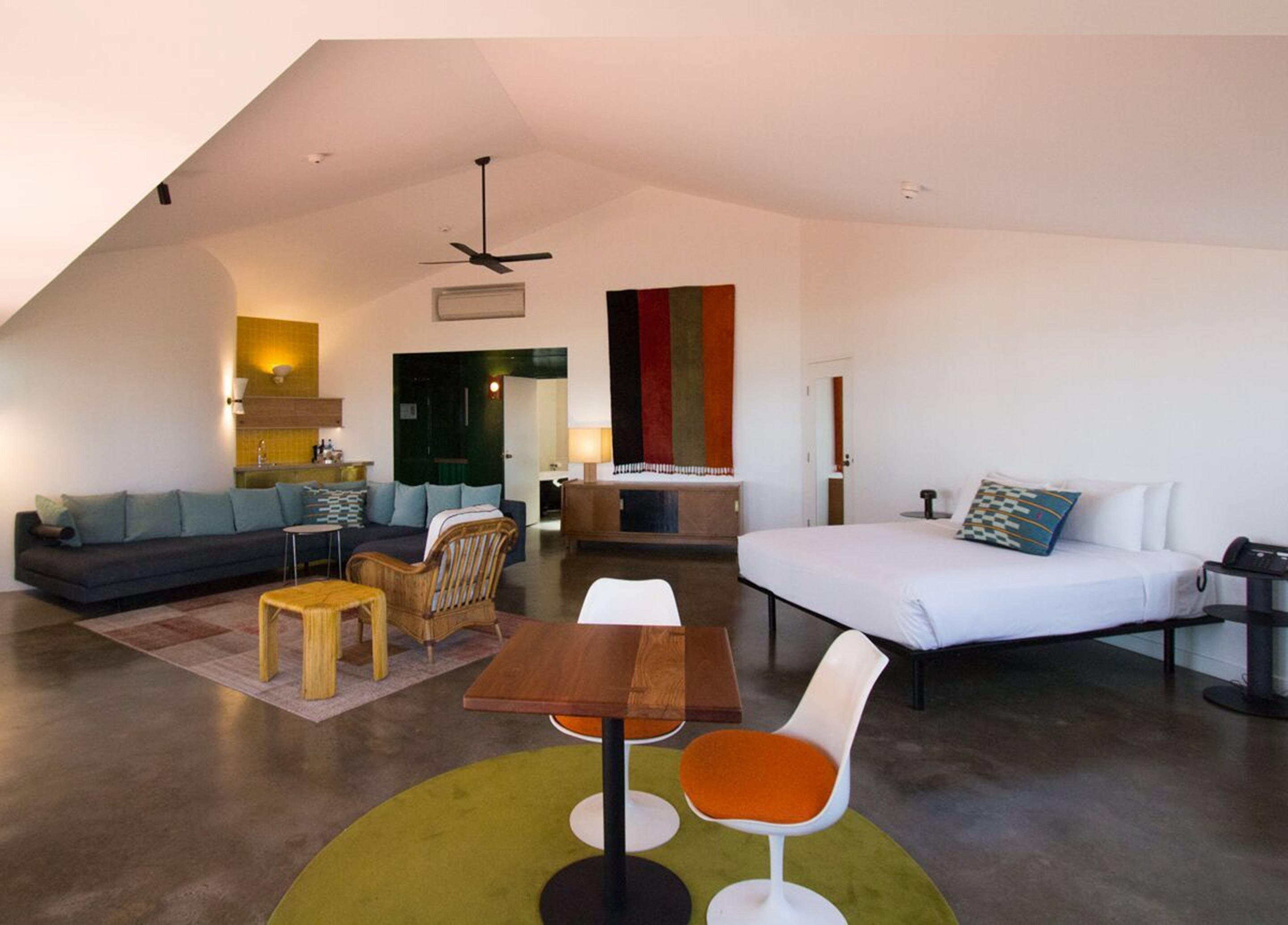 beachfront penthouse | 1 bedroom, minibar, in-room safe, laptop workspace