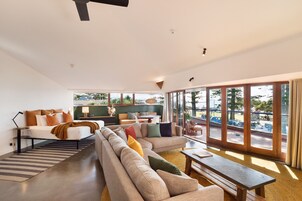 蜜月客房 (Beachfront) | 迷你吧、客房内保险箱、笔记本电脑工作区、熨斗/熨衣板