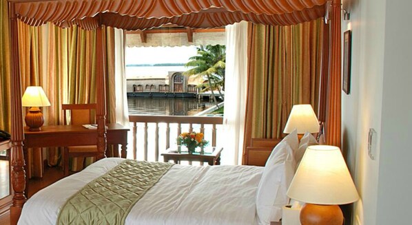 Superior Lake Front Pool Deck Suite