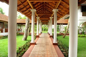 Terrace/patio - Lemon Tree Vembanad Lake Resort, Kerala (Cherthala)
